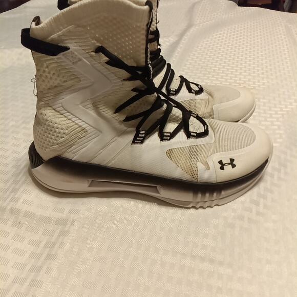 Under Armour Women's Highlight Ace 2.0 Volleyball Shoes 8.5 Black/White - Picture 3 of 6